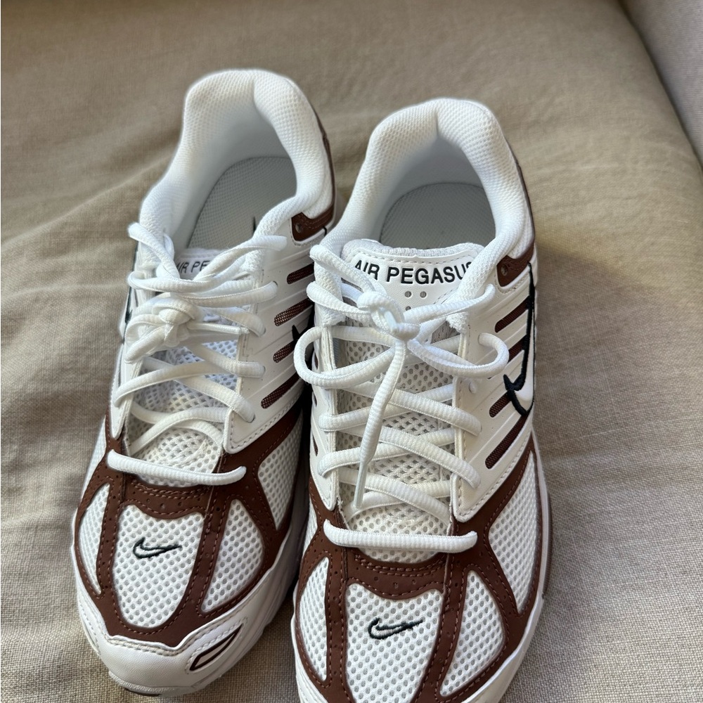 Nike Air Pegasus Women’s Sneakers in White and Brown NWOT